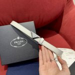 特 原厂正品级别prada新款小牛皮皮带 专柜同步新款prada普拉达休闲款，搭配顶级扣；宽质2Cm