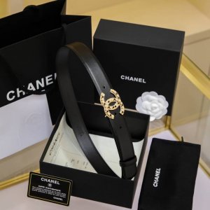chanel 24S Cc 珍珠 水钻 白 与 黑 字母 Logo搭扣 黄铜金属小牛皮腰带 手感柔软 细腻 3.0Cm 码数75- -