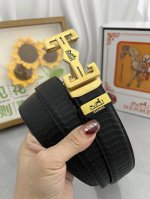 品名：Versace.范思哲 自动带 材质：原单牛皮腰带 百分百头层牛皮腰带保证真皮，24K纯钢扣，专柜原单品质、做工精细，时尚大牌，送人自用首选 包装： 请认