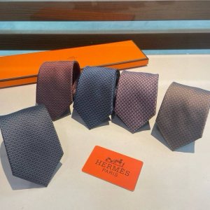 配包装 领带新款出货啦爱马仕男士新款领带系列，让男士可以充分展示自己个性。100%顶级斜纹真丝手工定制