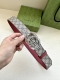 宽度4.0Cm Gucci 最新款双面腰带，一侧为Gg Supreme帆布，反面一侧为枣红色头层小牛皮。配以互扣式镶钻双G扣头采用真空电镀