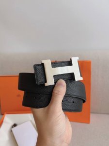 爱马仕 Hermes Constance 皮带扣 & 双面皮腰带38毫米。 采用Epsom原版小牛皮，搭配精品纯钢扣五金。立体的结构设计，打造优雅轮廓；卓尔不凡