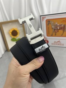 品名：爱马仕.HermèS 自动带 材质：原单牛皮腰带 百分百头层牛皮腰带保证真皮，24K纯钢扣，专柜原单品质、做工精细，时尚大牌，送人自用首选 包装： 请认准
