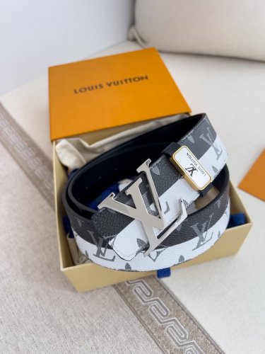 品名： Lv..路易..威登腰带皮带原单 型号：挂扣，经典纯钢材质挂扣，头层牛皮，图片实物拍摄 材料：头层牛皮，挂扣系列，纯钢材质扣头，钯镀电镀工艺永不掉色。原