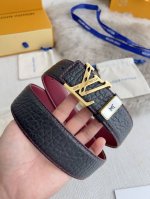 品名： Lv..路易..威登腰带皮带原单 型号：挂扣，经典纯钢材质镂空挂扣，头层牛皮，图片实物拍摄 材料：头层牛皮，挂扣系列，纯钢材质扣头，钯镀电镀工艺永不掉色