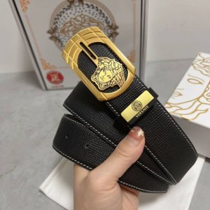品名：Versace.范思哲 材质：原单牛皮腰带 百分百头层牛皮腰带保证真皮，24K纯钢扣，专柜原单品质、做工精细，时尚大牌，送人自用首选 包装： 请认准如图专