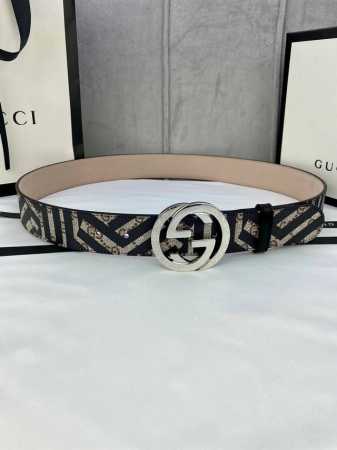 宽度4.0Cm Gucci Marmont系列每一季都会推陈出新，为灵感源于70年代的标志性gg钢扣配件注入现代精髓。这款gg Supreme帆布腰带反面采用黑 - 点击图像关闭