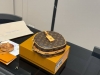 配折叠盒飞机盒 复刻版 尺寸：中宽22*19Cm Lv 圆饼包 圆头圆脑的， 高订！.原版黄皮. 非市场通货欢迎对比