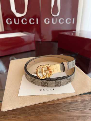特 。Gucci 2025最新专柜系列裸粉 款号 659418 92Tin 9257 双面进口原厂防水Pvc材质 比牛皮还耐用 宽度2.0Cm 可旋转亮金双G带
