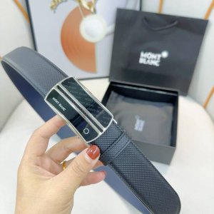 特 品牌：万宝龙 进口小牛皮，手感细腻柔软。搭配纯钢精品扣，自动扣男士必备！宽度：3.5Cm