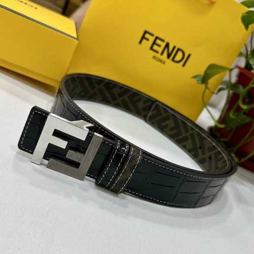 特 Fendi芬迪专柜同款 宽4.0Cm 双环正反用腰带 Ff按钉搭扣 黑色Cuoio Romano皮革材质 反面面料带有烟草黄和黑色Ff图案 四方金属饰面 时