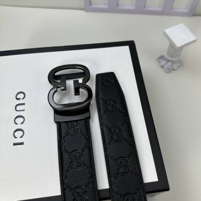 特 品牌：古奇新款进口3. 5自动扣双面头层小牛皮，手感细腻柔软。搭配纯钢自动精品钢扣，男士必备！宽度： 3.5Cm自动钢扣头层牛皮皮带
