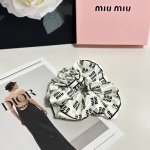 特 单个 配全套包装 Miumiu 缪缪 爆款真丝发圈，专柜款出货 一看就特别高档 超级百搭 必须自留