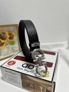 品名：菲拉格幕 原单 材质：原单牛皮腰带 百分百头层牛皮腰带保证真皮，24K纯钢扣，专柜原单品质、做工精细，时尚大牌，送人自用首选 包装： 请认准如图专柜包装赠