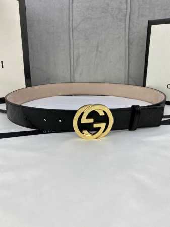 宽度4.0Cm Gucci Marmont系列每一季都会推陈出新，为灵感源于70年代的标志性Gg钢扣配件注入现代精髓。这款Gg Supreme帆布腰带反面采用黑 - 点击图像关闭