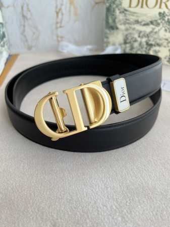 品名：迪奥. Dior 腰带自动带 皮带 型号：自动扣，纯钢材质自动扣，自动带身，图片实物拍摄 材料：百分百头层牛皮，保证真皮。24K纯钢扣专柜同等质量， 双面 - 点击图像关闭