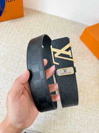 品名： Lv..路易..威登腰带皮带原单 型号：挂扣，经典纯钢材质挂扣，头层牛皮，图片实物拍摄 材料：头层牛皮，挂扣系列，纯钢材质扣头，钯镀电镀工艺永不掉色。原 - 点击图像关闭