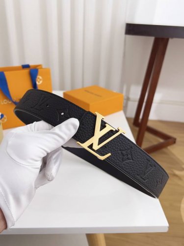 特 Lv.路易威登 全套包装 原版品质 代工厂货品 40Mm宽度 正品一体铸造五金钢扣，原厂皮料 双面原厂定制面料，区别市场货