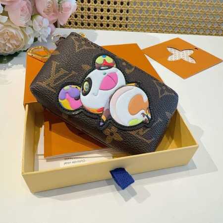 Lv村上隆合作款熊猫零钱包卡包 挂饰Louis Vuitton 路易威登Lv钥匙扣钥匙包卡包Pu材质 原版Logo 可放卡片 零钱 等小物件 Size:11×7 - 点击图像关闭