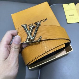 L0Uis Vuitt0N 專櫃最新升級版本 寬度40毫米 精湛工藝定制帆布面料襯托進口水波紋小牛皮底 搭配精鋼字母搭扣 雙面用 經典百搭款！
