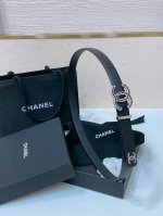 Chanel 24C 小牛皮、金属 与 树脂黑 玫红 Logo搭扣 手感柔软 细腻2.0Cm精品