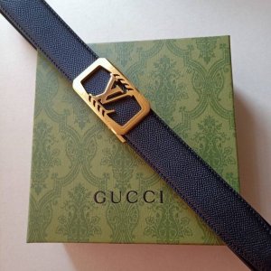 品牌:路易威登 价格:特 尺寸:带宽34Mm 正品尺寸 五金材质:专柜精品扣，真空电镀，工艺精细 带身材质:天然头层牛皮.质感十