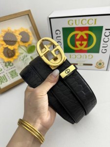 品名：古奇.Gu...Ci 自动带 材质：原单牛皮腰带 专柜原单品质、做工精细，时尚大牌，送人自用首选 包装： 请认准如图专柜包装赠送打孔器手提袋专柜礼盒宽度3