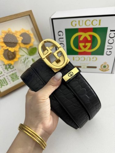 品名：古奇.Gu...Ci 自动带 材质：原单牛皮腰带 专柜原单品质、做工精细，时尚大牌，送人自用首选 包装： 请认准如图专柜包装赠送打孔器手提袋专柜礼盒宽度3