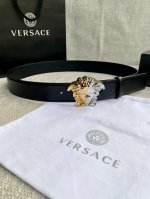 宽度4.0Cm Versace 范思哲 此款山羊皮腰带的搭扣饰有品牌标志性的金 银色闪光Virtus五金配件。