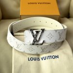 L0Uis Vuitt0N 專櫃最新升級版本 寬度40毫米 精湛工藝定制帆布面料襯托進口小牛皮十字紋底 搭配新款花紋字母搭扣 雙面用 經典百搭款！