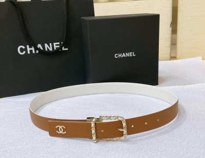 特 Chanel 24 独家首发 原版小牛皮 金色金属与小牛皮 白 与 土黄、 旋转五金 一带两用 简单优雅知性的搭配 3.0Cm精品