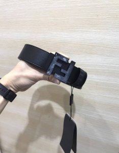 配送专柜包装 打孔针 特批 新款 Fd 宽38 Mm 支持Nfc 芯片扫描，标志造型皮带，原版亮面间色 亚克力F铆钉扣，进口原版小牛皮压花制成，镀金表面金属制品