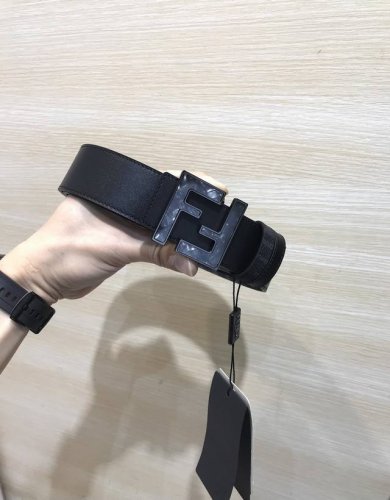 配送专柜包装 打孔针 特批 新款 Fd 宽38 Mm 支持Nfc 芯片扫描，标志造型皮带，原版亮面间色 亚克力F铆钉扣，进口原版小牛皮压花制成，镀金表面金属制品