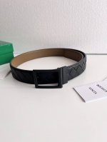 特 Bv 新款男士编织腰带 双面用 纯手工intreccio大格子编织 双面意大利小牛皮搭配枪色可旋转方形扣 正面有标识 宽度35Mm 颜色: 黑色 褐色
