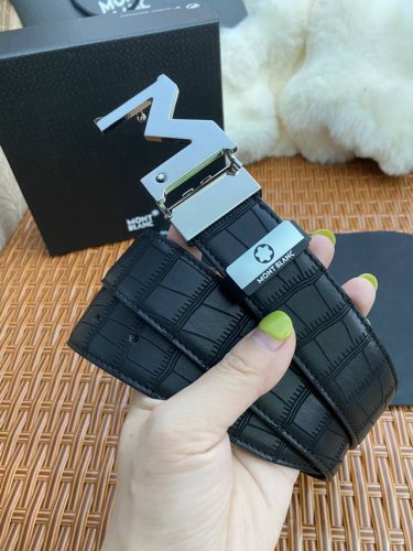 品名：万宝龙 Montblanc 原单 材质：原单牛皮腰带 百分百头层牛皮腰带保证真皮，24K纯钢扣，专柜原单品质、做工精细，时尚大牌，送人自用首选 包装： 请