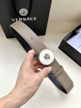 宽度4.0Cm Versace 范思哲 此款两面牛皮腰带的搭扣饰有品牌标志性的金 银色镜面光Virtus五金配件。 - 点击图像关闭