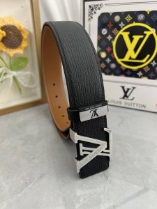 品名：Lv..路易..威登原单 材质：原单牛皮腰带 百分百头层牛皮腰带保证真皮，24K纯钢扣，专柜原单品质、做工精细，时尚大牌，送人自用首选 包装： 请认准如图