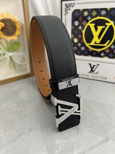 品名：Lv..路易..威登原单 材质：原单牛皮腰带 百分百头层牛皮腰带保证真皮，24K纯钢扣，专柜原单品质、做工精细，时尚大牌，送人自用首选 包装： 请认准如图