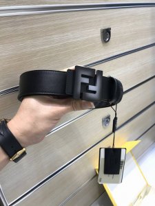 特P210 配送专柜包装 打孔针 新款 Fd 宽 38Mm 规格尺寸，支持Nfc 芯片扫描，标志造型宽皮带，原版渐变色黑双层铆钉扣，进口原版老花斜纹配制荔枝纹牛