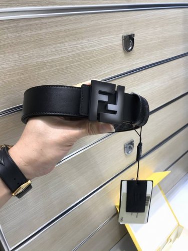 特P210 配送专柜包装 打孔针 新款 Fd 宽 38Mm 规格尺寸，支持Nfc 芯片扫描，标志造型宽皮带，原版渐变色黑双层铆钉扣，进口原版老花斜纹配制荔枝纹牛