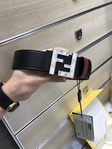 特P210 配送专柜包装 打孔针 新款 Fd 宽38Mm 支持Nfc 芯片扫描，标志造型宽皮带，原版立体双层陶瓷铆钉扣，双面进口原版牛皮配制制成，镀金表面金属制