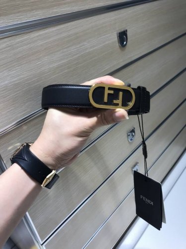 配送专柜包装 打孔针 特批 宽30Mm，原单进口双面头层牛皮，搭配原单钌钯电镀F扣，支持Nfc手感.油边近乎完美，原产皮料定制，质感无可挑剔，出众的细节，高清实