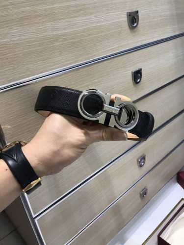 配送专柜包装 打孔针 特 新款 F宽35Mm 标志造型皮带，圆柱8字S F铆钉扣，双面进口原版进口压花牛皮配而制成，镀金表面金属制品，品质保证，非市场通货