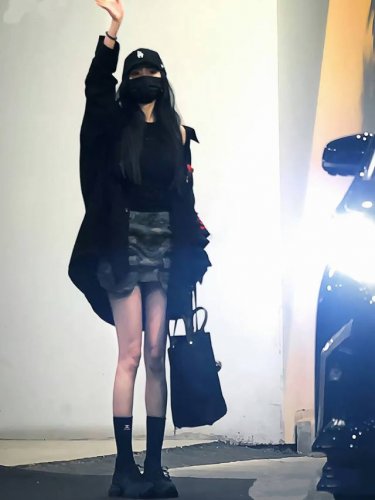 配包装 DDD 一盒3 双 DDD Chanel 香奈儿 经典字母Logo 纯棉中筒袜 DDD Ins爆款！专柜在售Ing 好看到爆炸 ！超高品质！经典不过时！