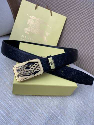 品名：巴宝莉c原单 材质：原单牛皮腰带 百分百头层牛皮腰带保证真皮，24K纯钢扣，专柜原单品质、做工精细，时尚大牌，送人自用首选 包装： 请认准如图专柜包装赠送