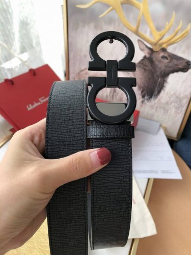 Made In Italy批 配全套包装品牌：菲拉格慕海外原单扣头材质：精品实心铜扣带身材质正面：35Mm宽度采用双面采用进口头层牛皮腰带，纯钢质五金扣头实物拍