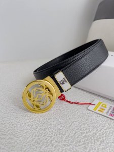 品名：罗意威.Loewe 腰带 皮带 自动带 型号：挂扣，纯铜材质自动扣，自动皮带身，图片实物拍摄 材料：百分百头层牛皮，保证真皮。24K纯铜扣，永不掉色专柜同