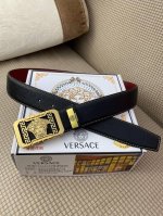 品名：Versace.范思哲 材质：原单牛皮腰带 百分百头层牛皮腰带保证真皮，24K纯钢扣，专柜原单品质、做工精细，时尚大牌，送人自用首选 包装： 请认准如图专