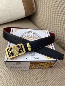品名：Versace.范思哲 材质：原单牛皮腰带 百分百头层牛皮腰带保证真皮，24K纯钢扣，专柜原单品质、做工精细，时尚大牌，送人自用首选 包装： 请认准如图专