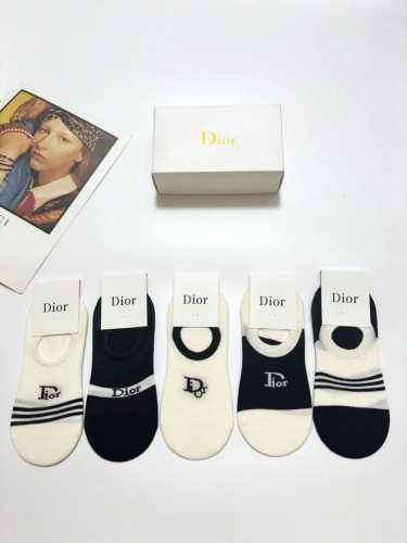 配包装 一盒5双 Dior 迪奥 经典字母Logo 纯棉船袜 ，Ins超火爆空调袜，纯棉面料，潮人必备 ，经典配色 个性时尚百搭款，你值得拥有哦